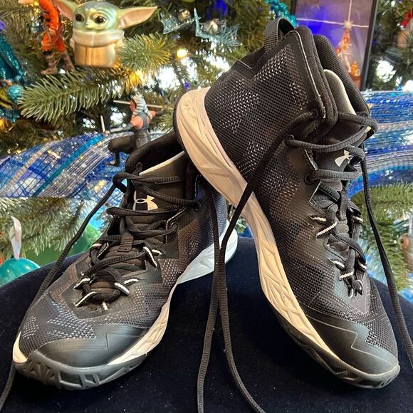 ✅Under Armour Girls Basketball Shoes - Size 5 - Great Find! - Picture 8 of 8